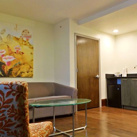 The Tudor Arms Hotel Cleveland - A Doubletree By Hilton Esterno foto