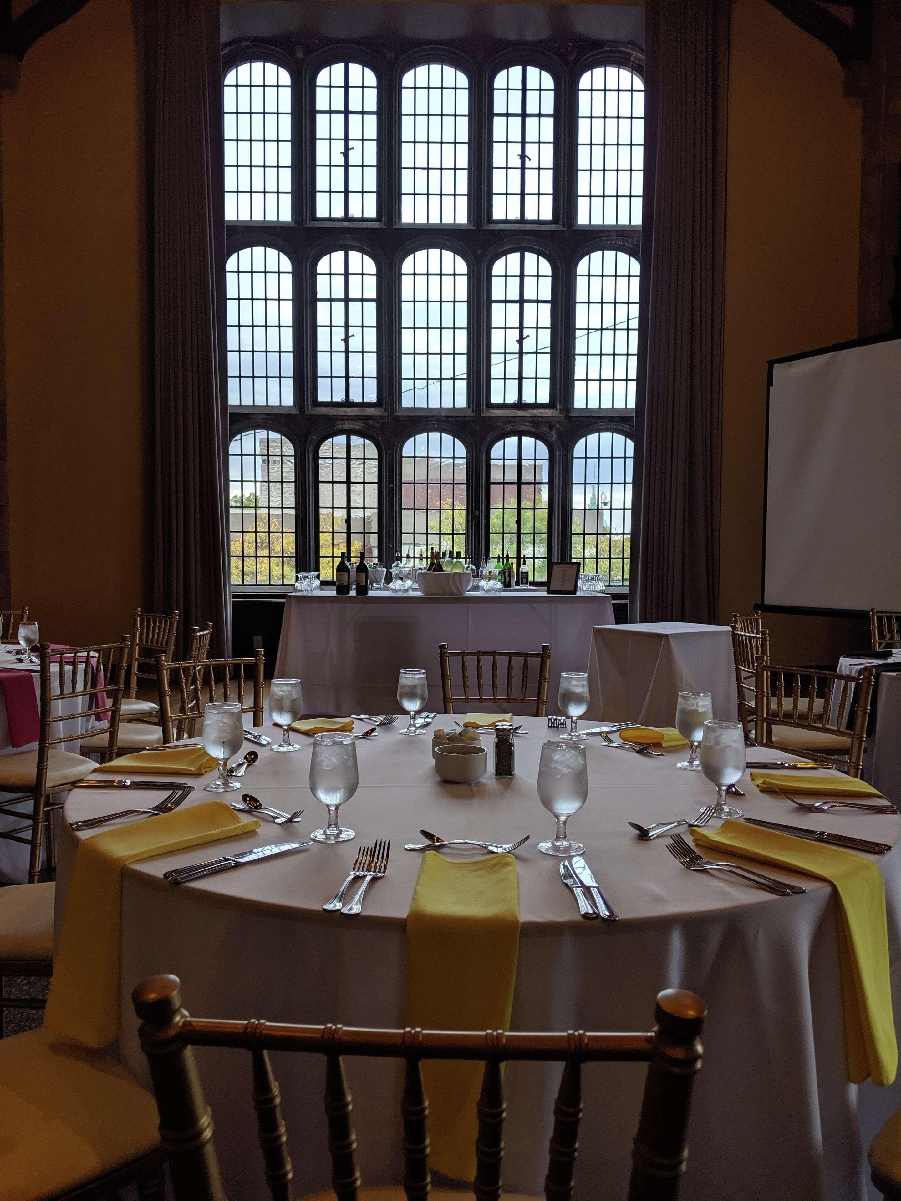The Tudor Arms Hotel Cleveland - A Doubletree By Hilton Esterno foto