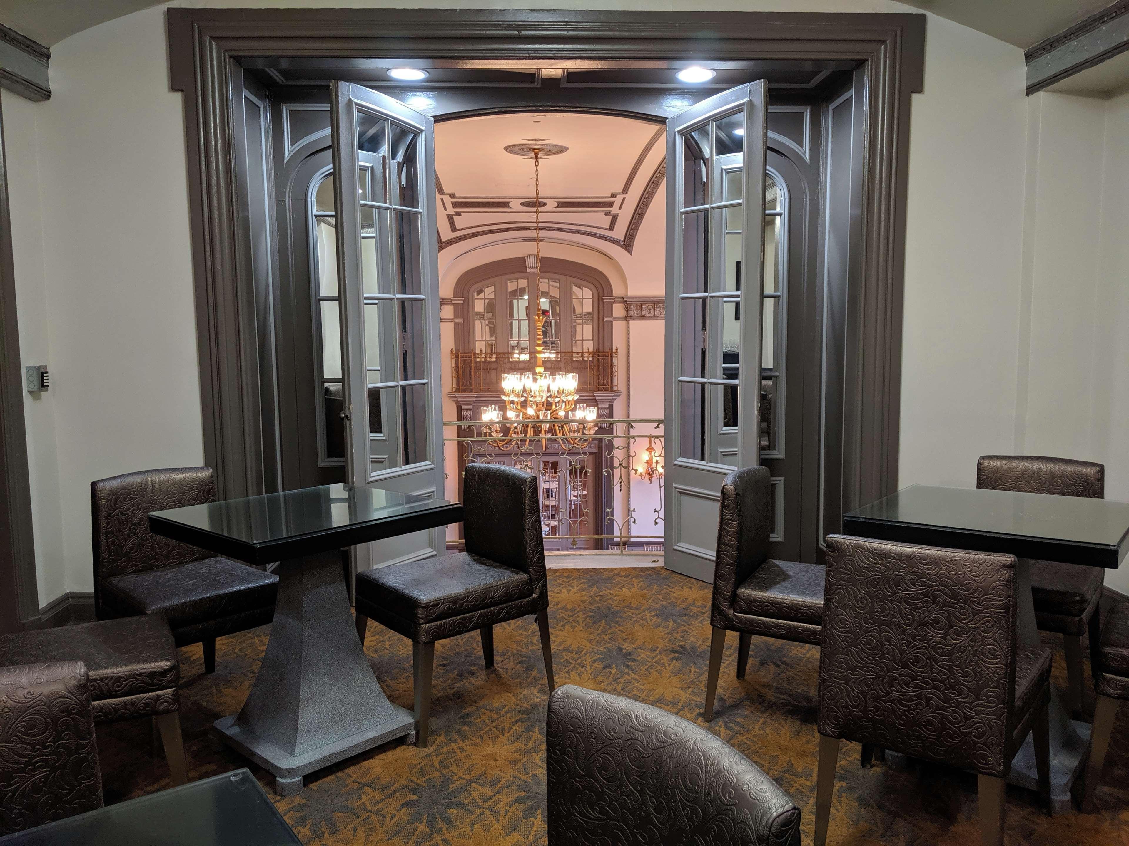 The Tudor Arms Hotel Cleveland - A Doubletree By Hilton Esterno foto