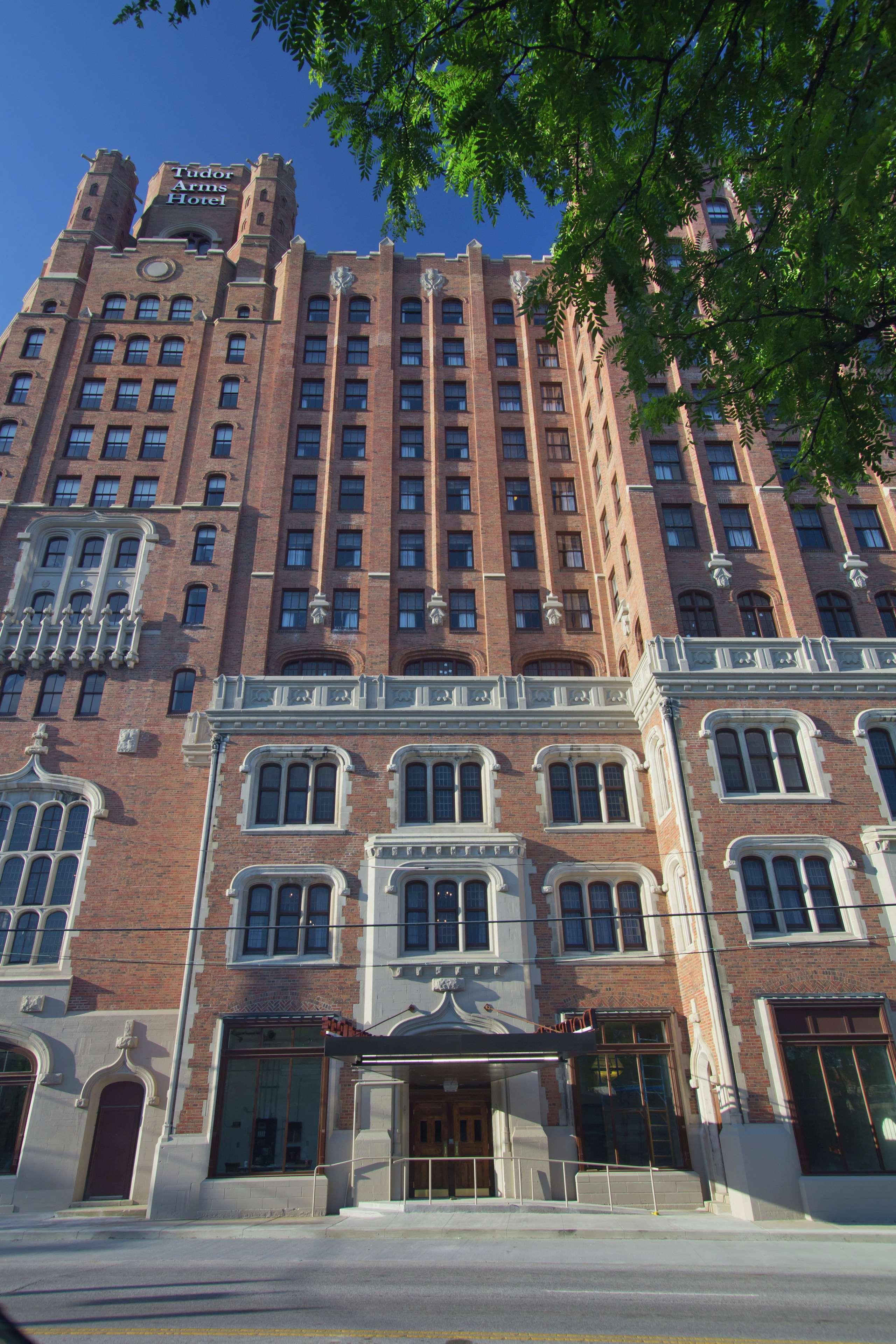 The Tudor Arms Hotel Cleveland - A Doubletree By Hilton Esterno foto