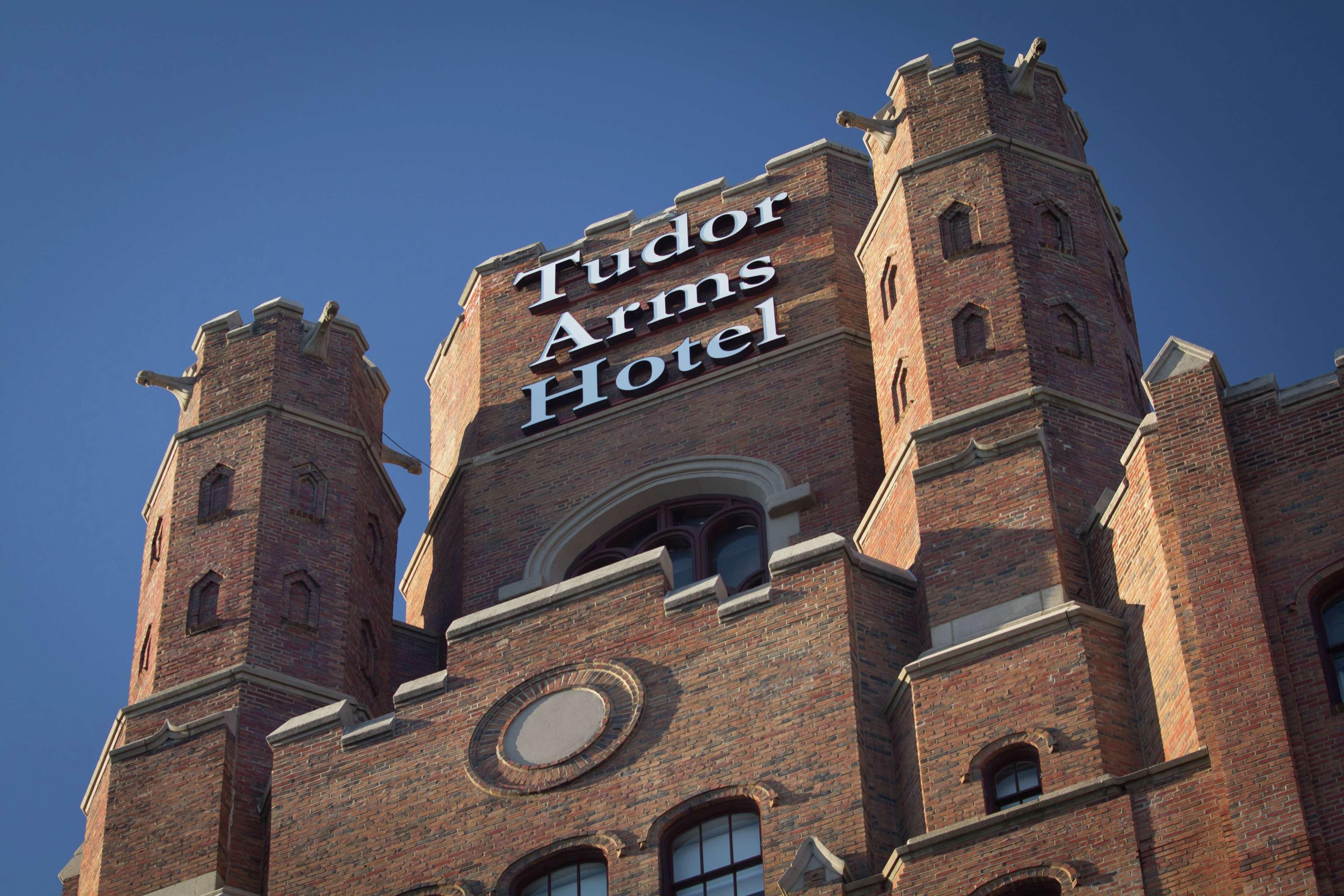 The Tudor Arms Hotel Cleveland - A Doubletree By Hilton Esterno foto