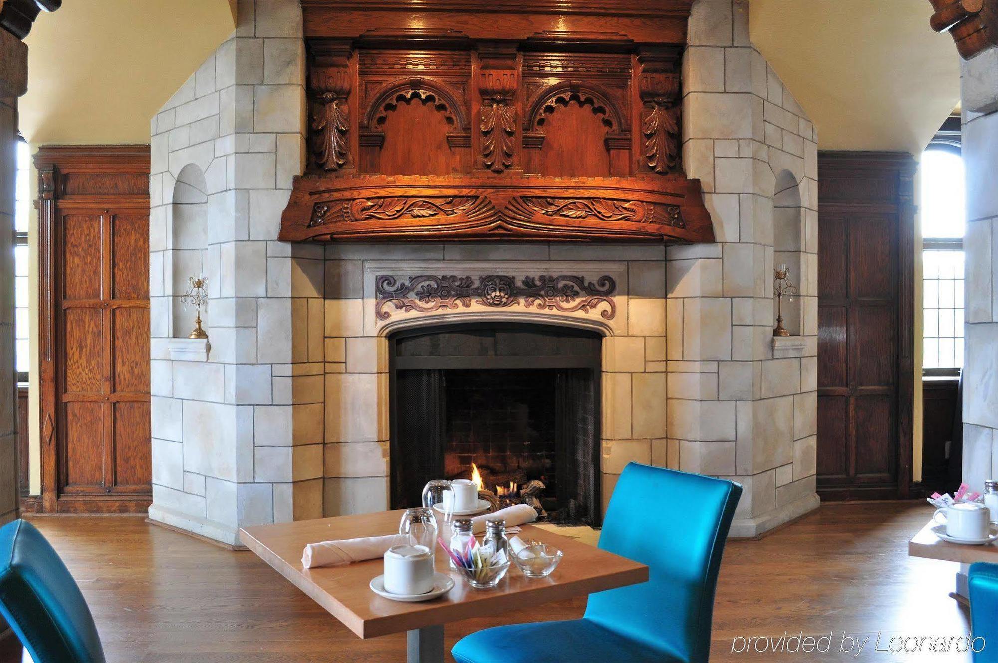 The Tudor Arms Hotel Cleveland - A Doubletree By Hilton Esterno foto
