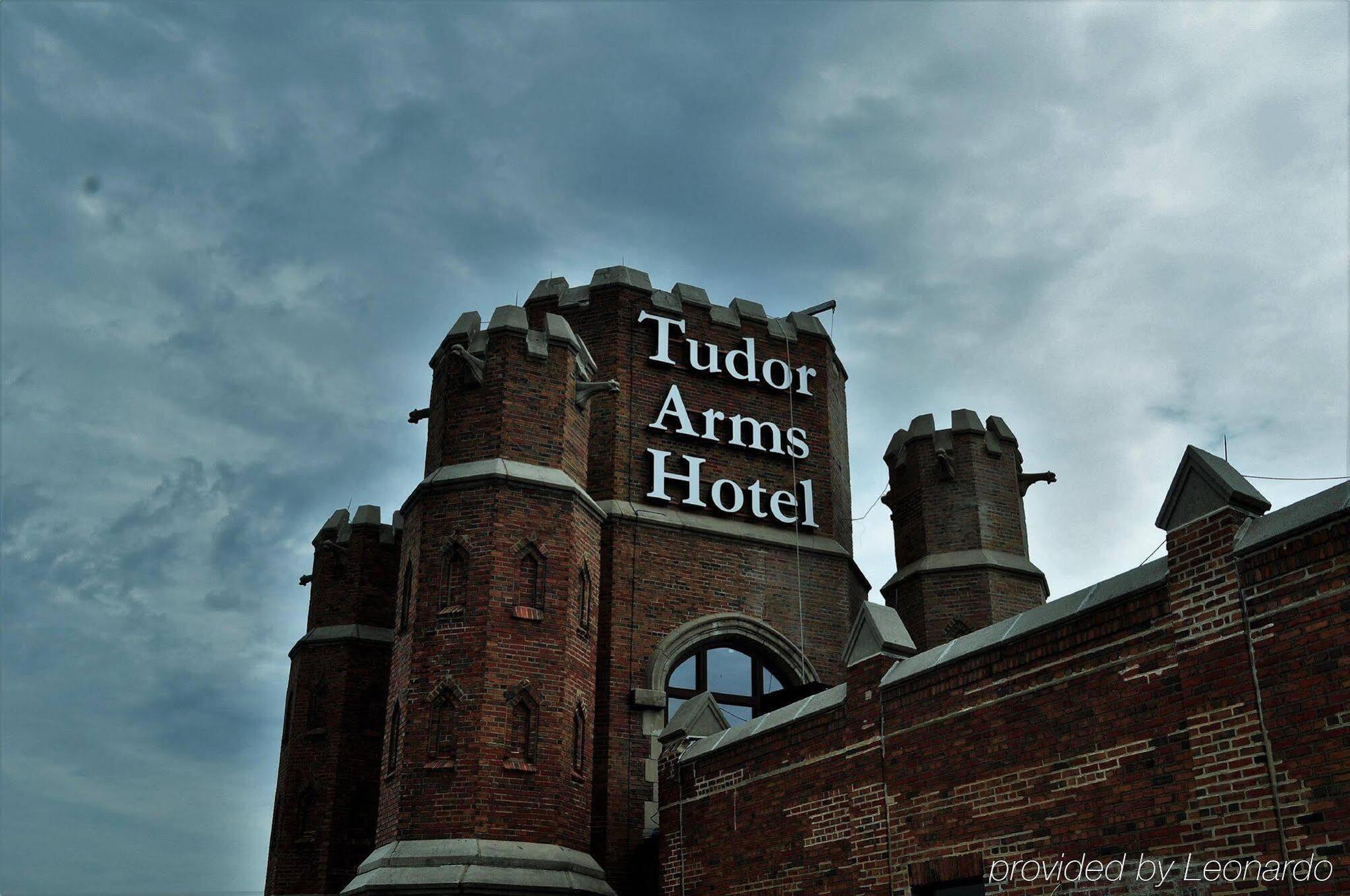 The Tudor Arms Hotel Cleveland - A Doubletree By Hilton Esterno foto